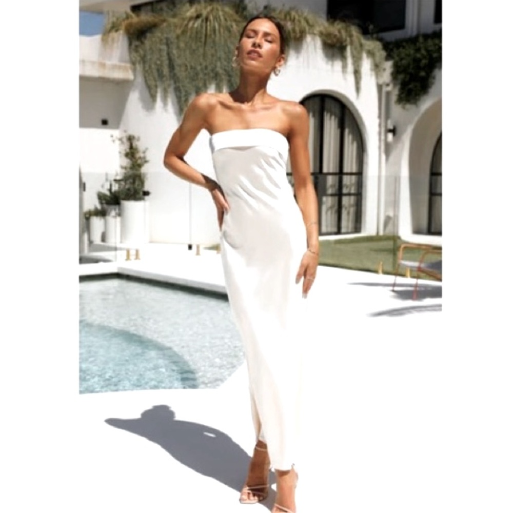 Hello Molly dress size small. White strapless, satin dress.